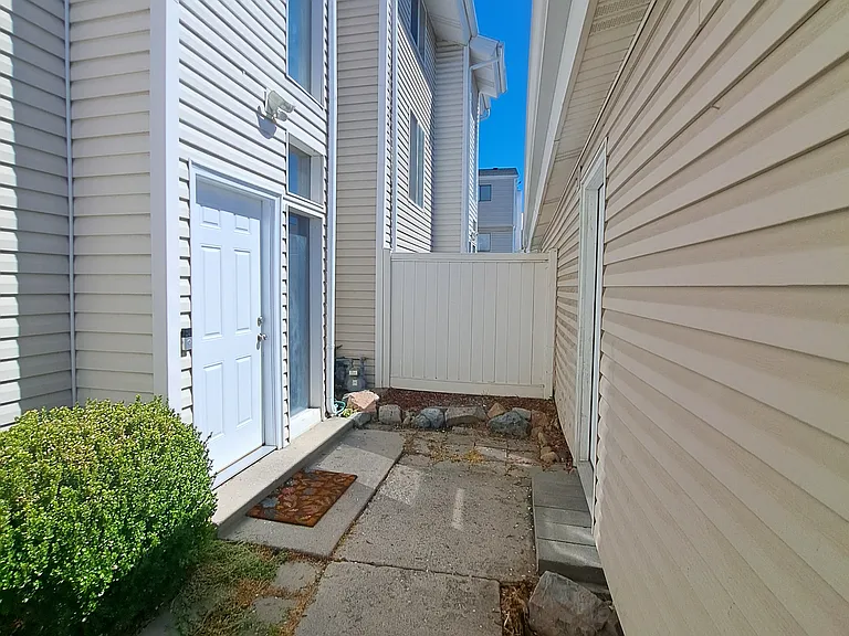 1492 W Parkside Dr #1 — Photo 2