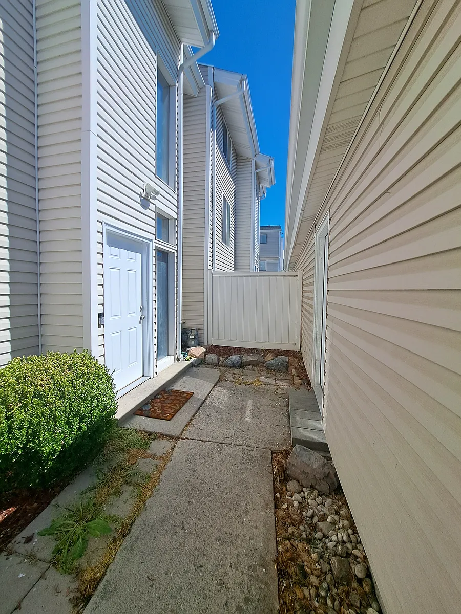 Building Photo - 1492 W Parkside Dr #1