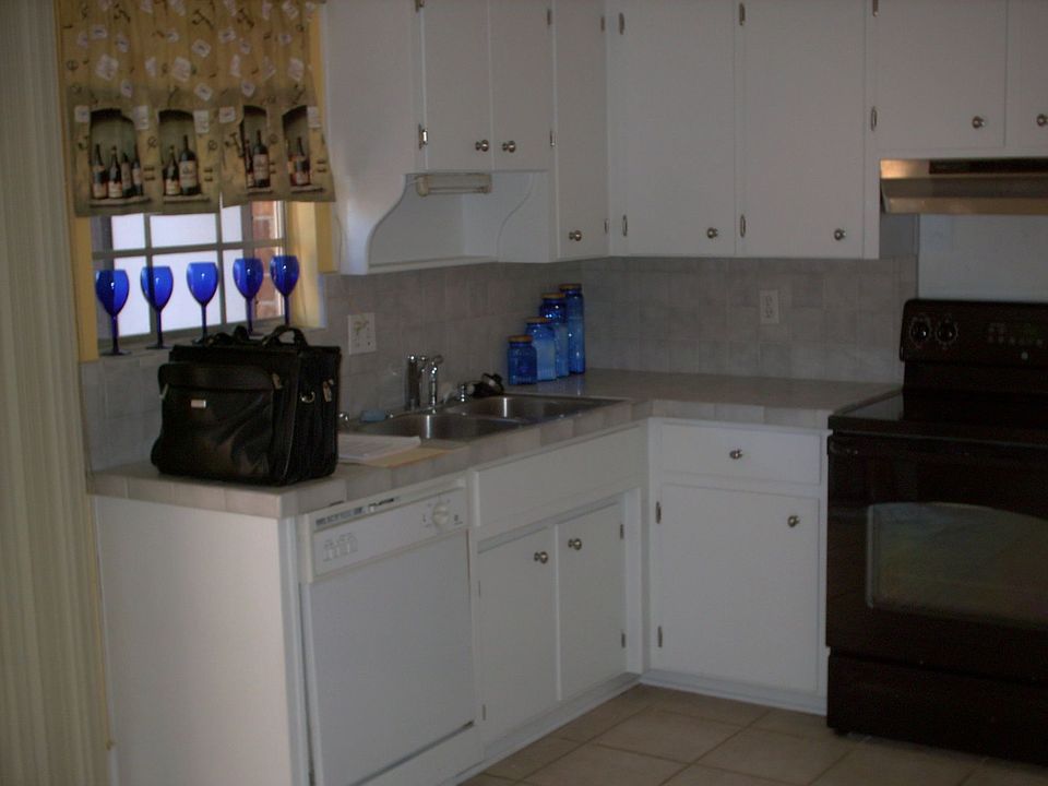Eat-in Kitchen