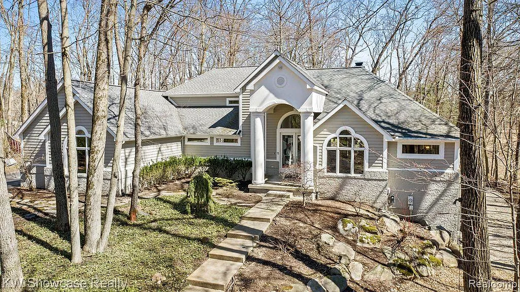 5910 Lynne Hollow Dr photo 1