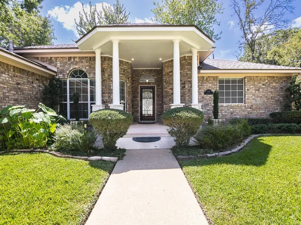 104 Peach Tree St, Huntsville, TX 77320