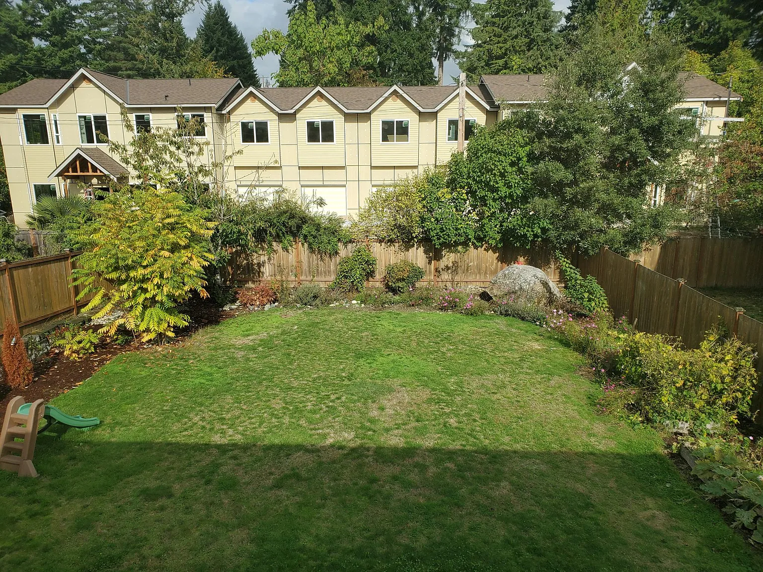 4 bed, 2.5 bath, 1861 sqft, $3,500 — Photo 2