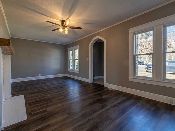 4th image of 1118 Pembroke Ave