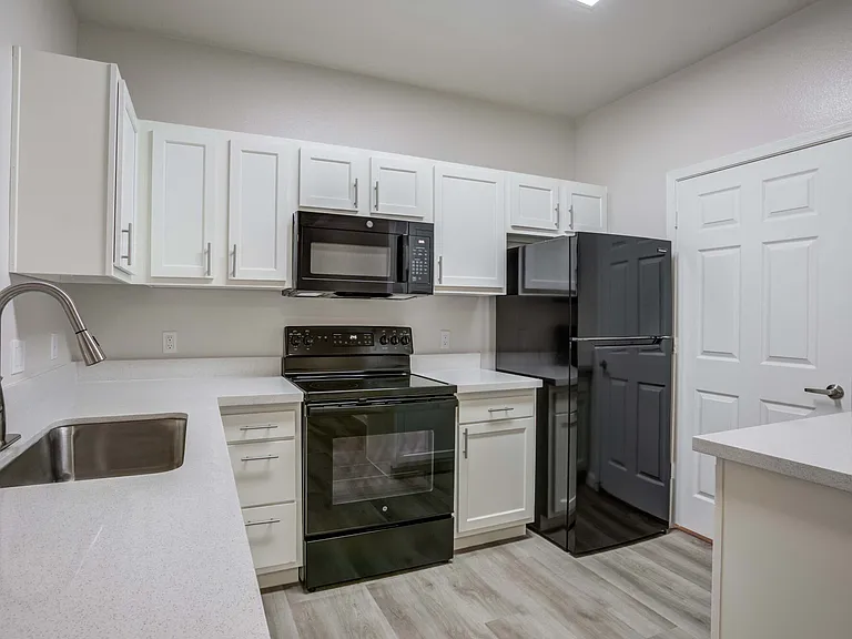 IMT Riverview — Photo 2