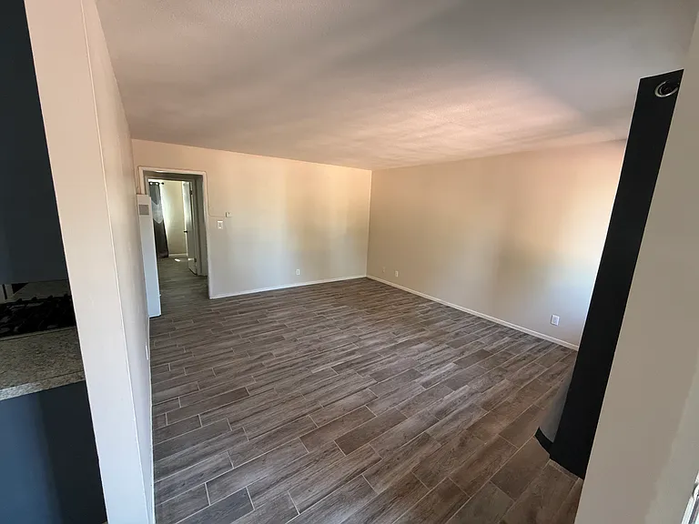 N Palm Ave — Photo 2