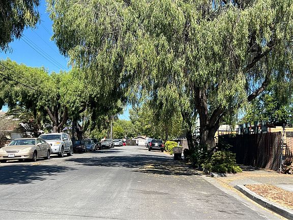 4th image of 824 Muender Ave