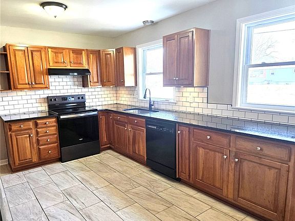 3rd image of 40 Chad Cir