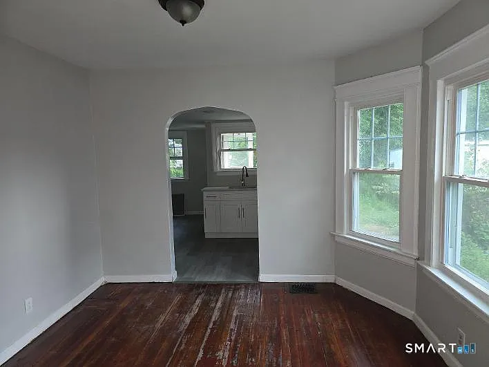 3 bed, 1.5 bath, 1259 sqft, $2,000 — Photo 2