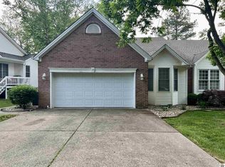 25 Village Dr W, Paducah, KY 42003