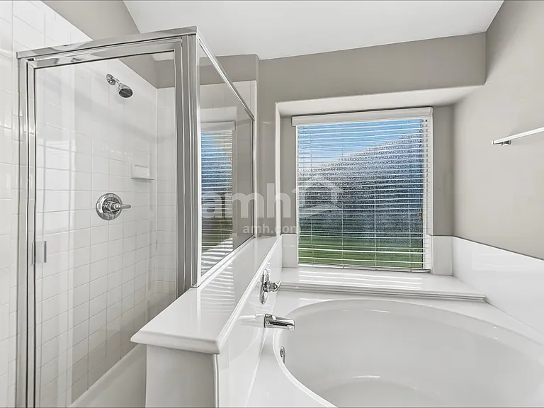 2918 Meridian Bay Ln — Photo 12