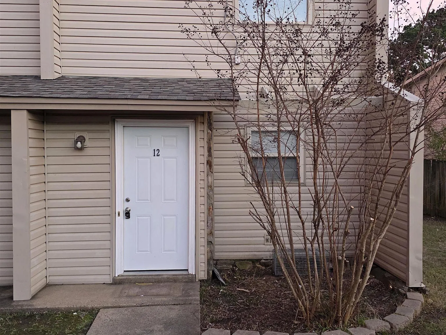 2 bed, 1.5 bath, 875 sqft, $1,000 — Photo 2