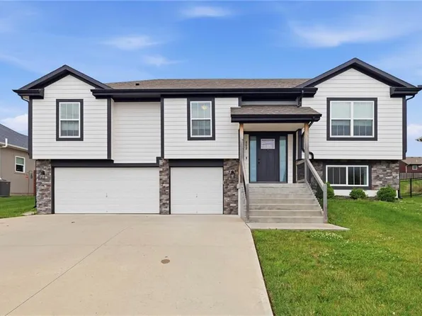 802 Wright St, Pleasant Hill, MO 64080