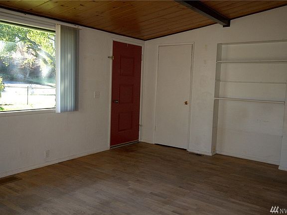 5th image of 4053 SE Harriet St