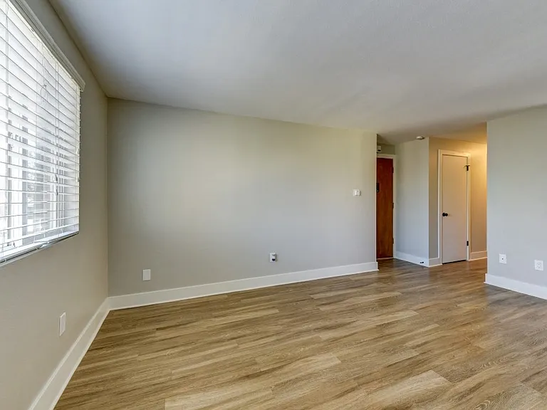 1302 Milwaukee St — Photo 7