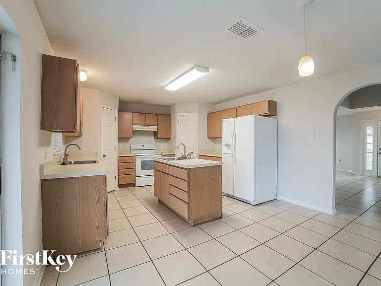 12742 Lake Vista Dr — Photo 6