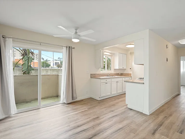 5943 Carlton Way #10 — Photo 5