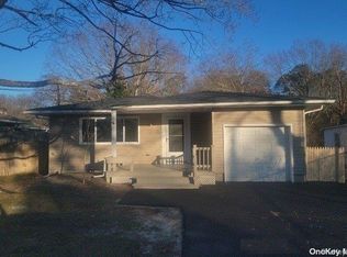 213 N Evergreen Dr, Selden, NY 11784