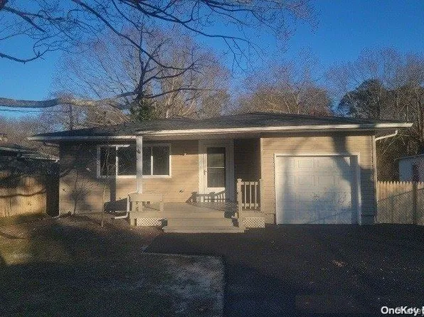 213 N Evergreen Drive, Selden, NY 11784