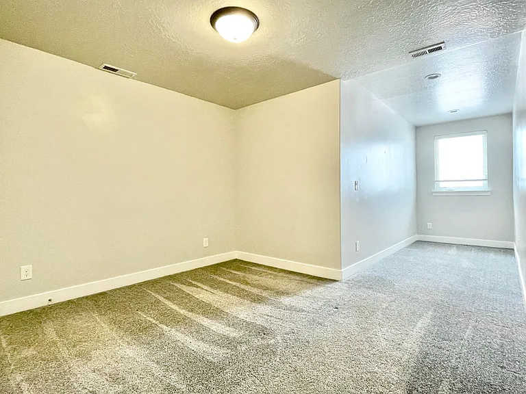 1572 N 3950 W — Photo 25