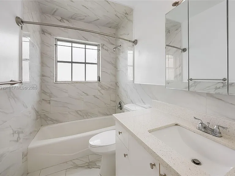 5450 Hollywood Blvd #203 — Photo 13