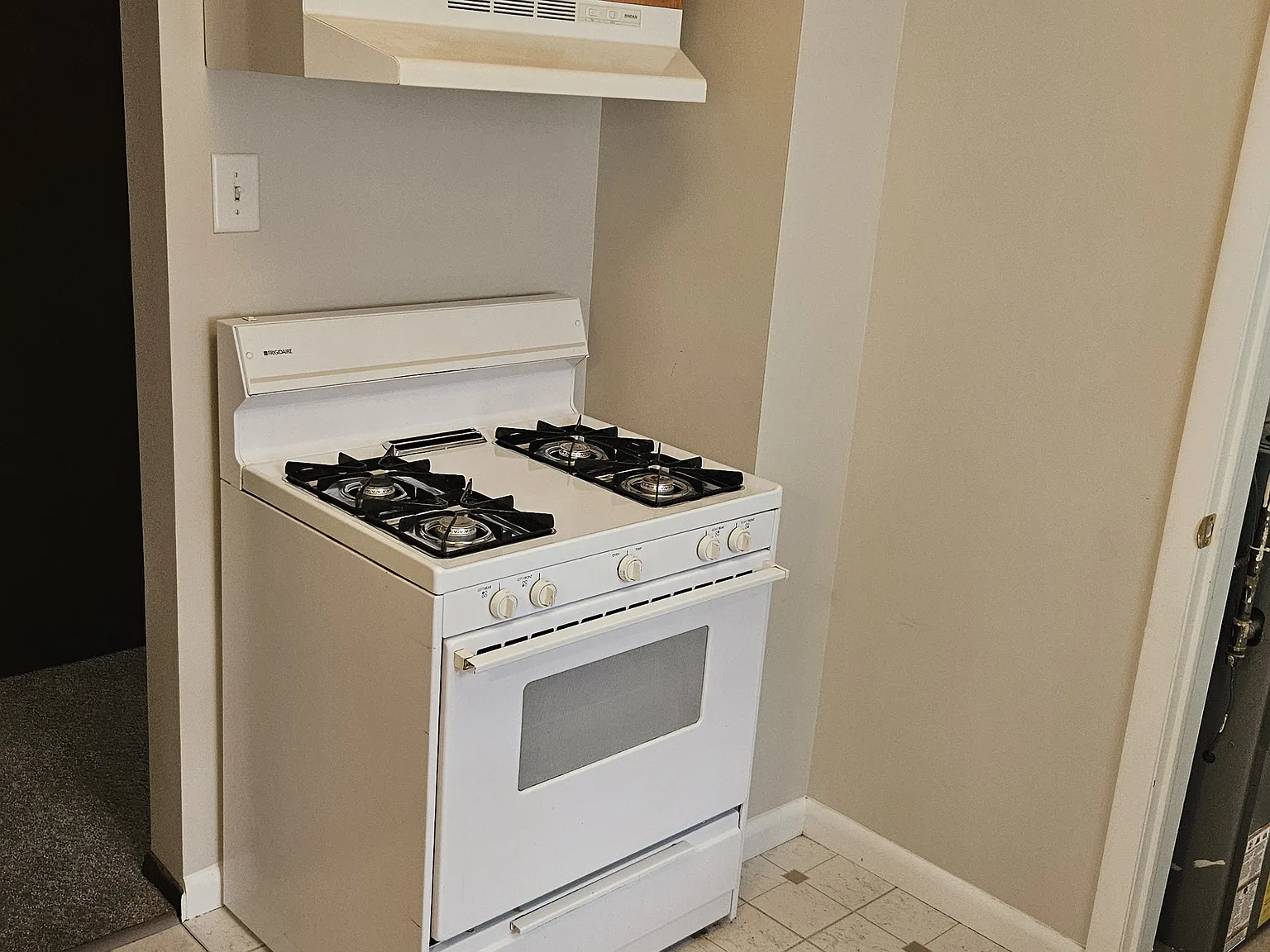 2 bed, 737 sqft, $1,550 — Photo 3