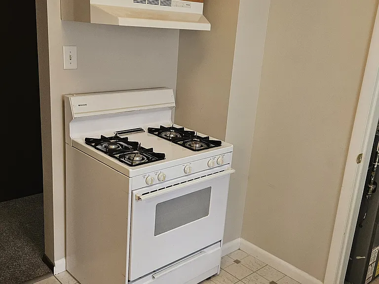 7718 Manor Ave — Photo 3