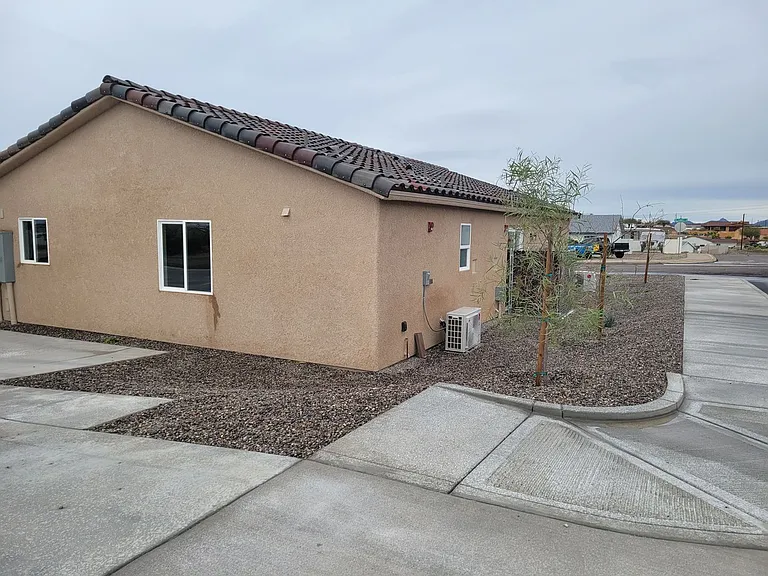 2544 Hillview Dr — Photo 6