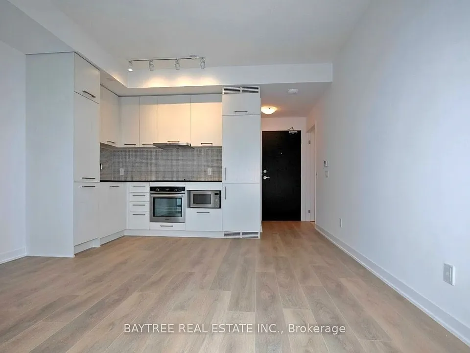 87 Peter St #2708