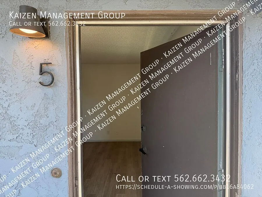 Upstairs Corner Unit- Brand New W/ Ac, All Appliances, & Garage Available! — Photo 2