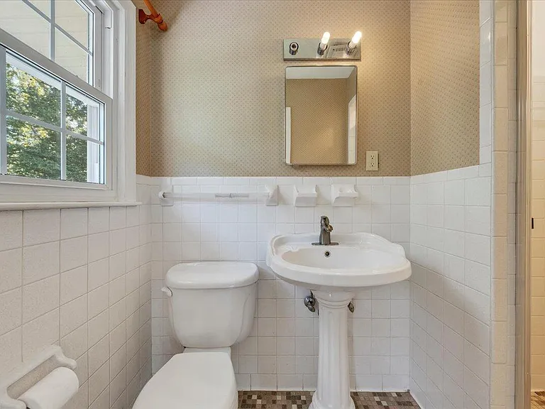 1814 Pelham Dr — Photo 23