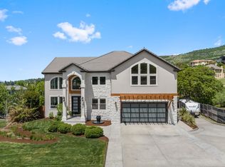 1013 Roxy Ann Rd, Medford, OR 97504