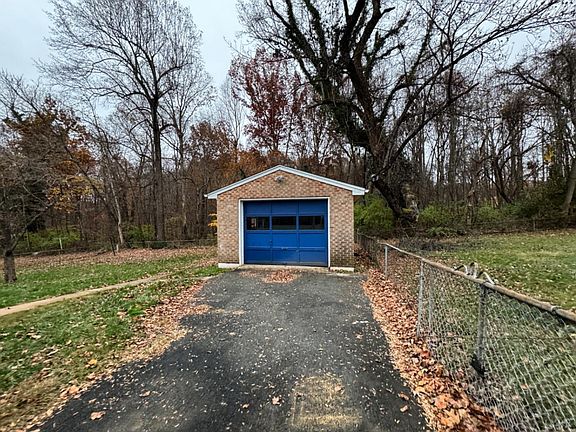 4th image of 1307 Ashbourne Dr