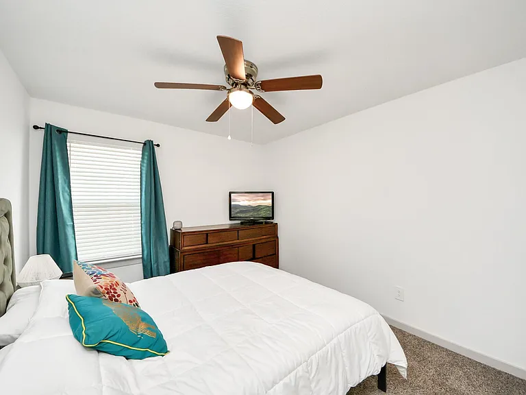202 Serena Park Ln — Photo 12