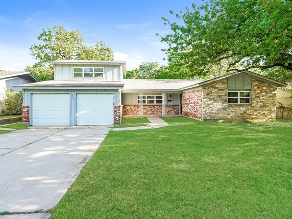 3429 Falcon Dr, Forest Hill, TX 76119
