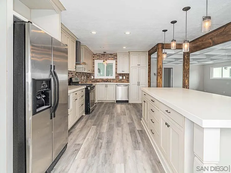 1319 Thermal Ave — Photo 2