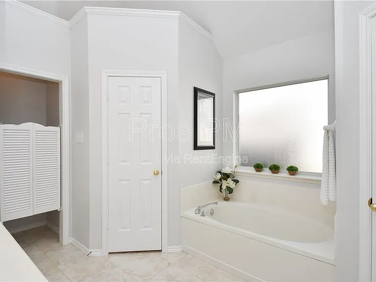 8435 Creekside Cir — Photo 18
