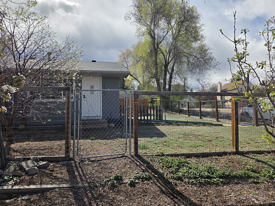 Big fenced in yard
