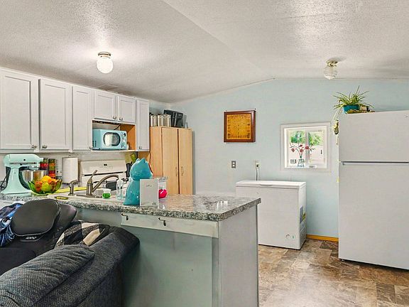 2nd image of 307 Pulaski St Lot 247