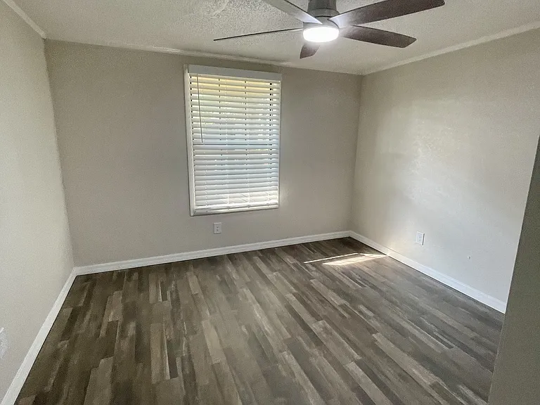 Camellia Court Apartments — Photo 10