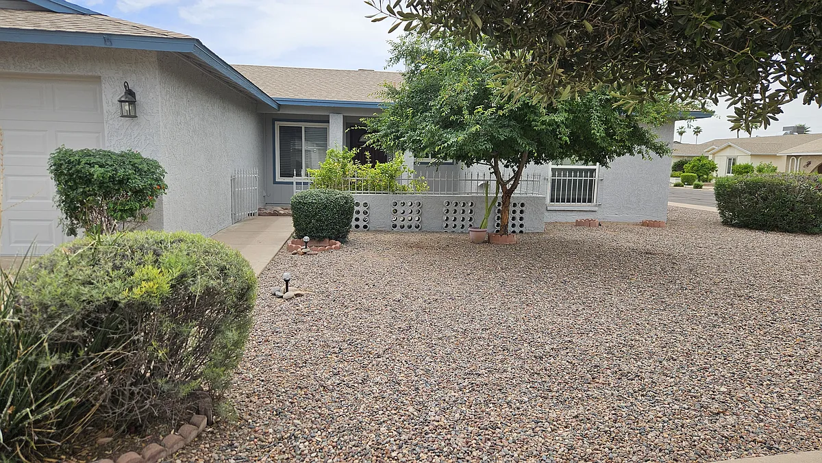 Building Photo - 2141 S Las Flores