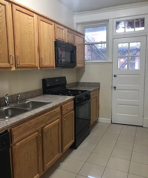 West Grace Apts — Photo 14