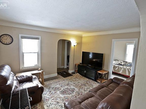 3rd image of 2083 E Scottwood Ave