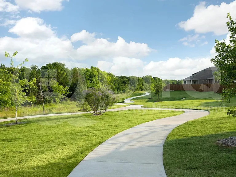 616 McKenna Dr — Photo 29
