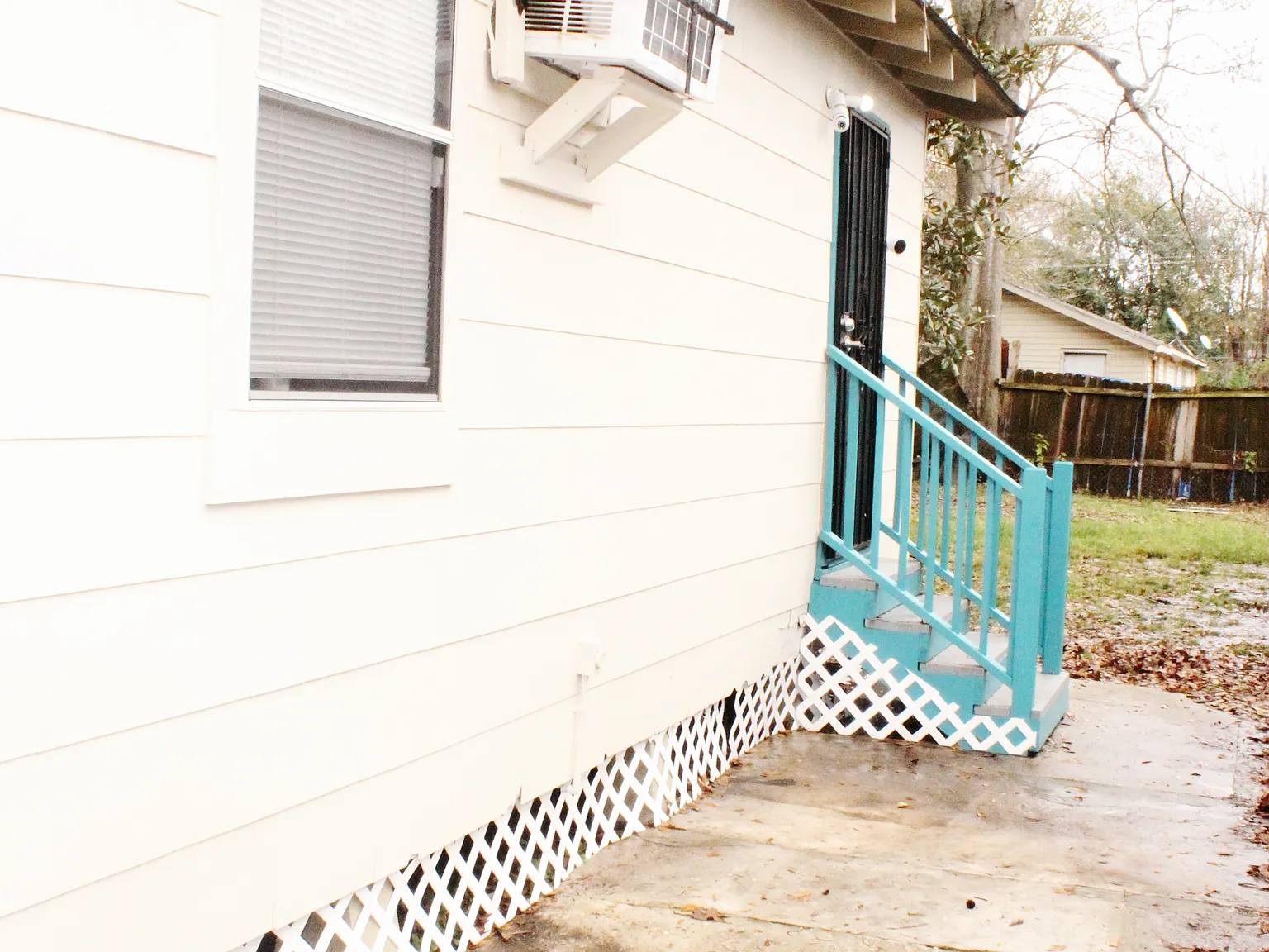 2 bed, 1.0 bath, 900 sqft, $875 — Photo 2