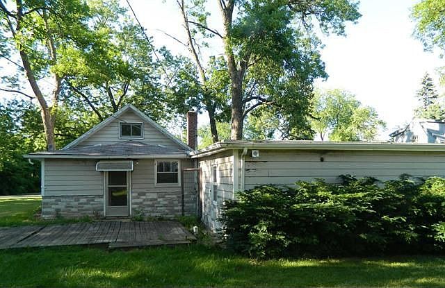 1st image of 325 E Lake Park Ave