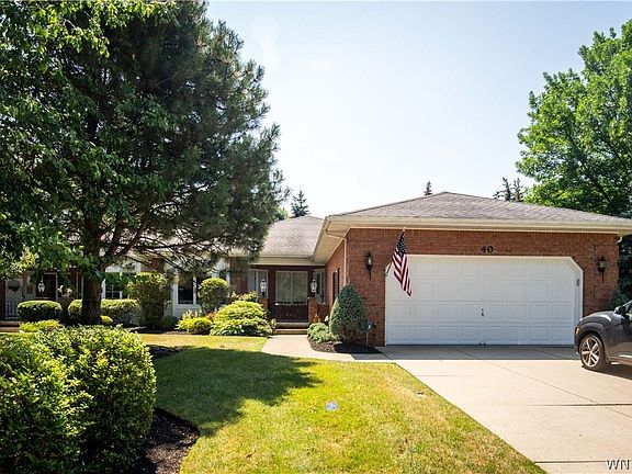 2nd image of 40 Hampton Hill Dr