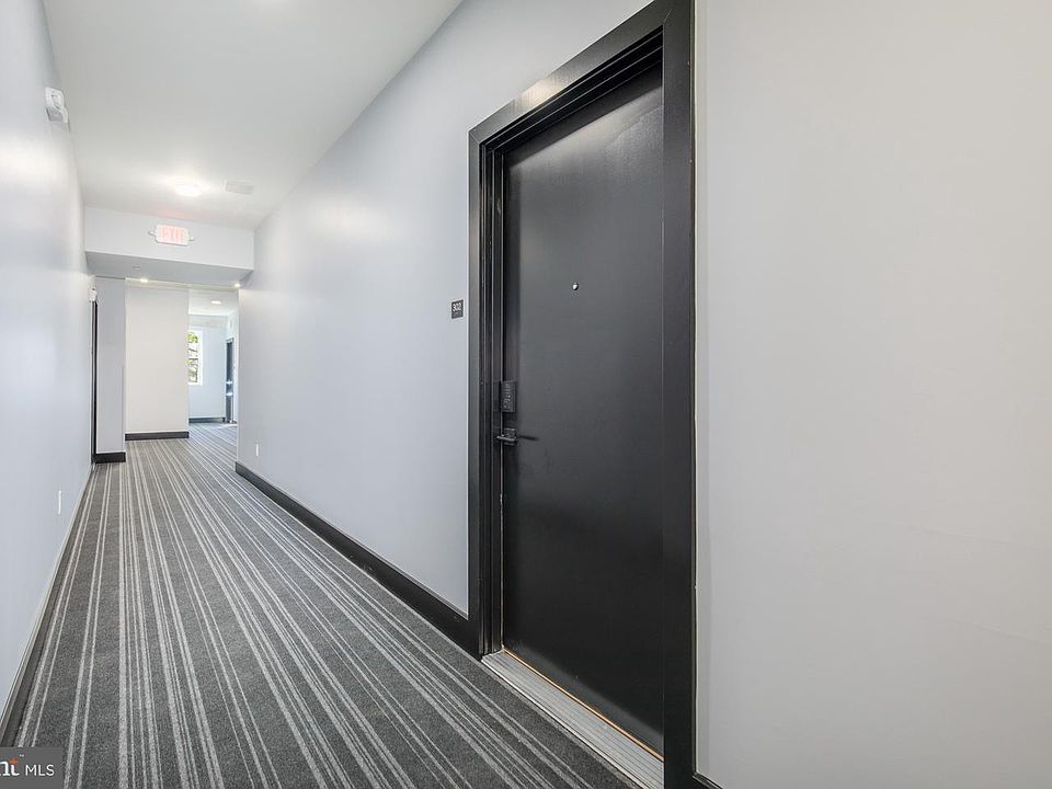 1st image of 901 3rd St NE #302