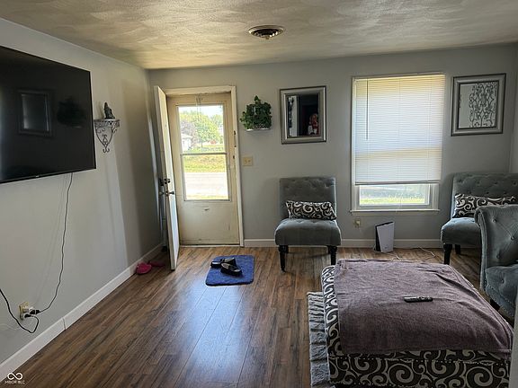 4th image of 704 N Lincoln Ave