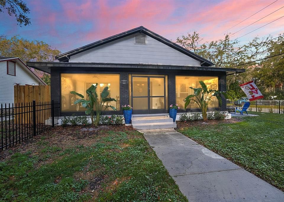 1st image of 202 S LAKEVIEW AVENUE