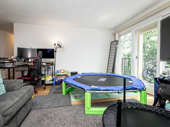 5th image of 245 Lafayette St APT 2D